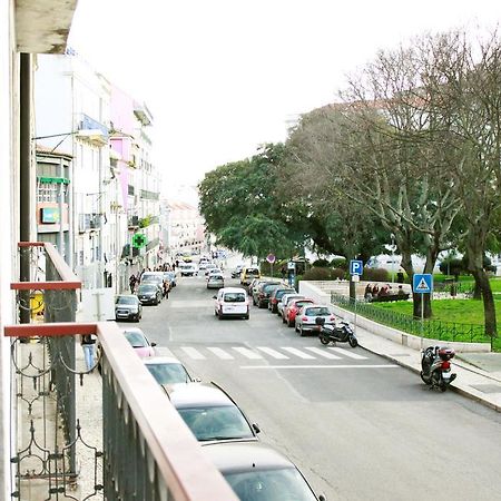 Joivy Modern 1-Bed Apt With Terrace, Moments From Sao Bento Palace Lisboa Exterior foto