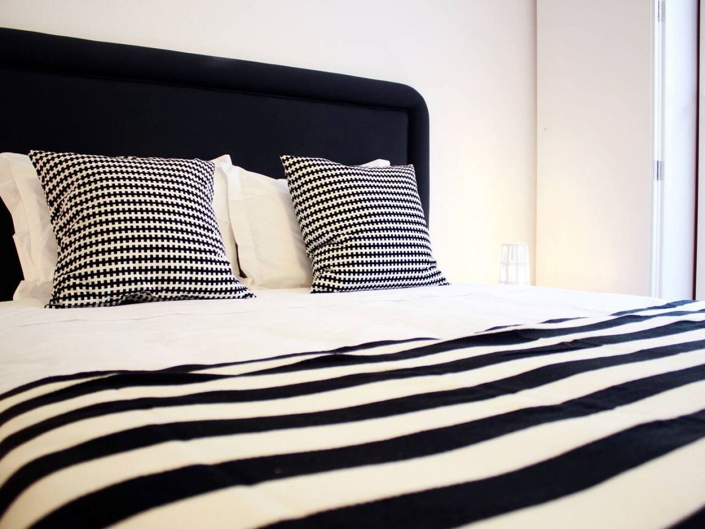 Joivy Modern 1-Bed Apt With Terrace, Moments From Sao Bento Palace Lisboa Exterior foto